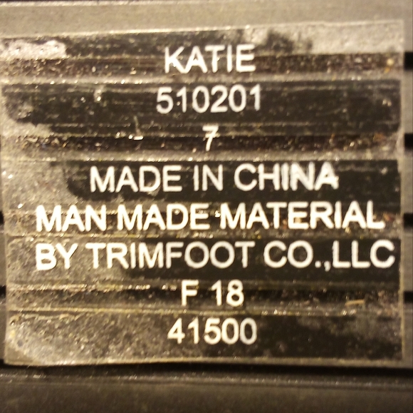 Lindsay Phillips -Floral Design Sandals W/Gold Bow Button Katie #520201, Size 7 - Picture 7 of 11